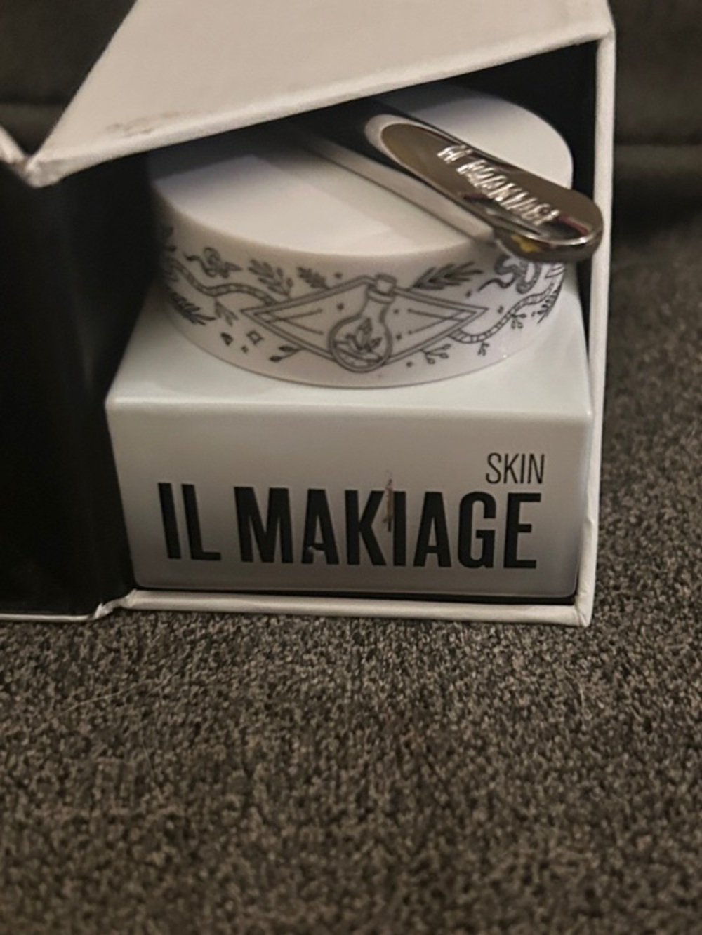 IL MAKIAGE Skin Power Redo in Light Gray Box - Picture 3 of 4
